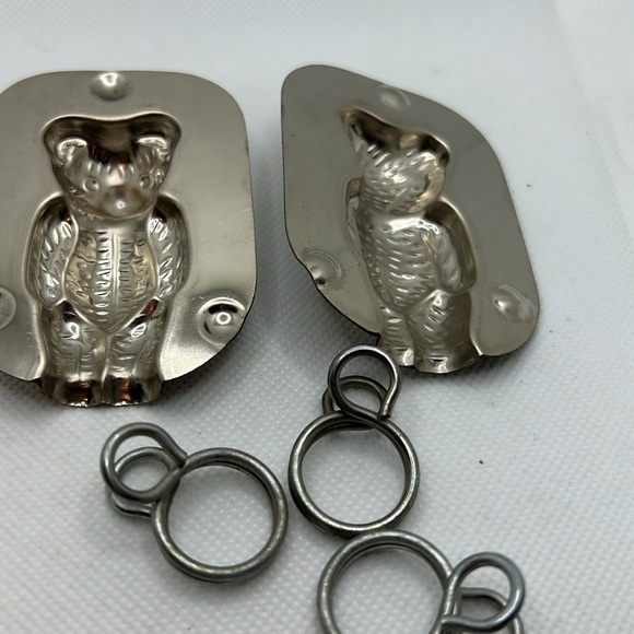 Vintage Holland Handicrafts teddy bear
Chocolate Mold # 16404 with three clips - Picture 3 of 5